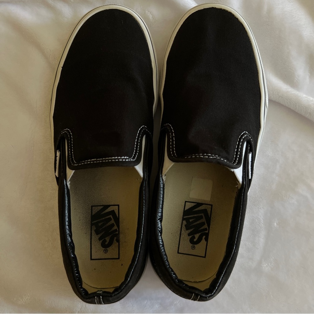 Vans “Classic Slip On” Sneakers